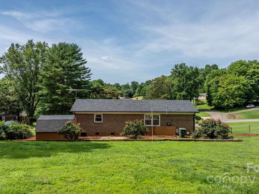 1040 Stagecoach Trail, Lenoir, NC 28645.  MLS# CAR4273186, YatesRealty ID 21696. 