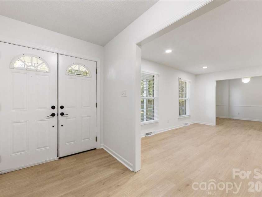 1840 Stoneyridge Drive, Charlotte, NC 28214.  MLS# CAR4381860, YatesRealty ID 21697. 