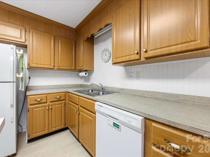 1840 Stoneyridge Drive, Charlotte, NC 28214.  MLS# CAR4381860, YatesRealty ID 21697. 