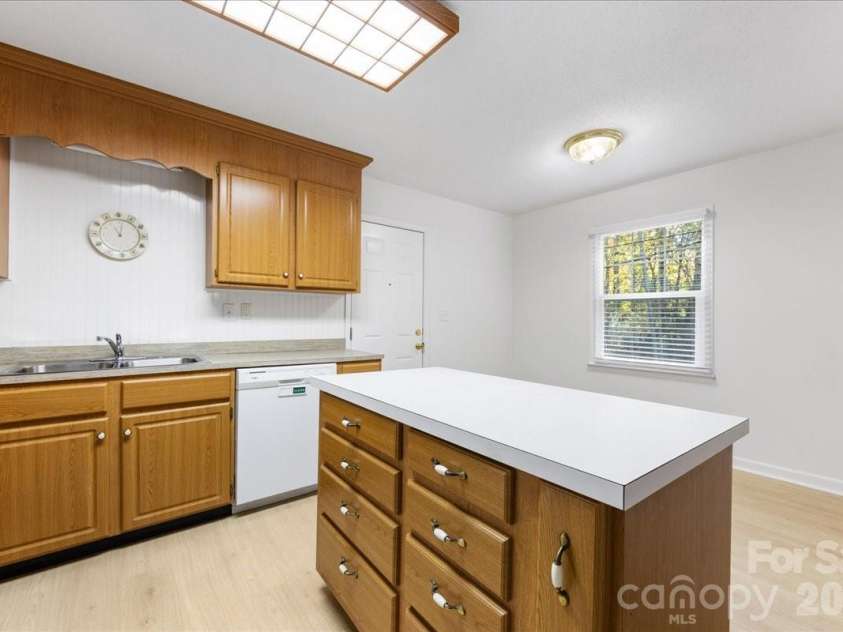 1840 Stoneyridge Drive, Charlotte, NC 28214.  MLS# CAR4381860, YatesRealty ID 21697. 