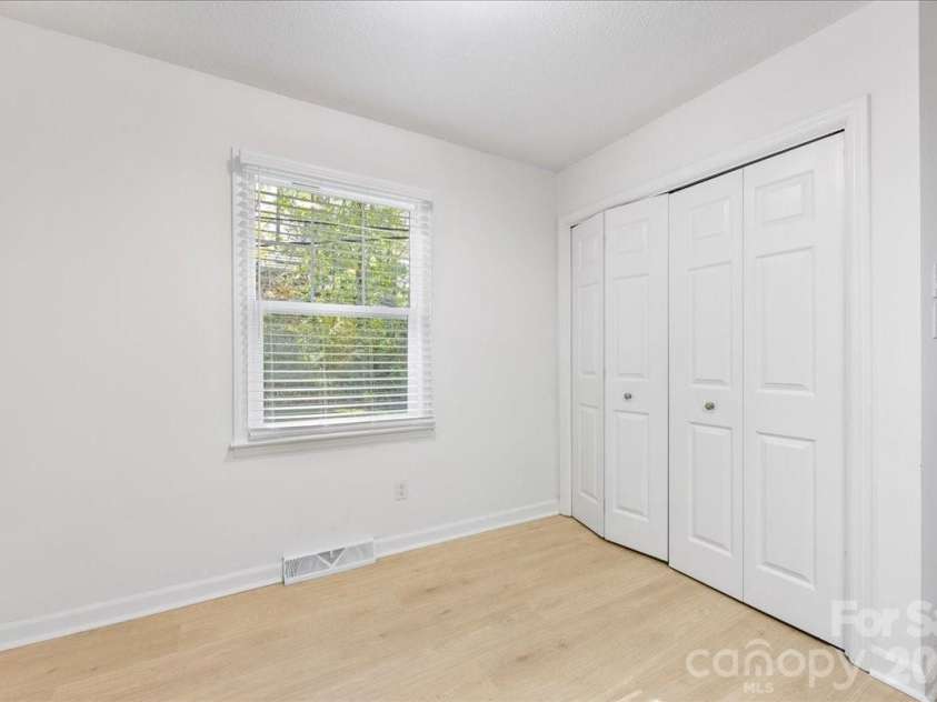 1840 Stoneyridge Drive, Charlotte, NC 28214.  MLS# CAR4381860, YatesRealty ID 21697. 