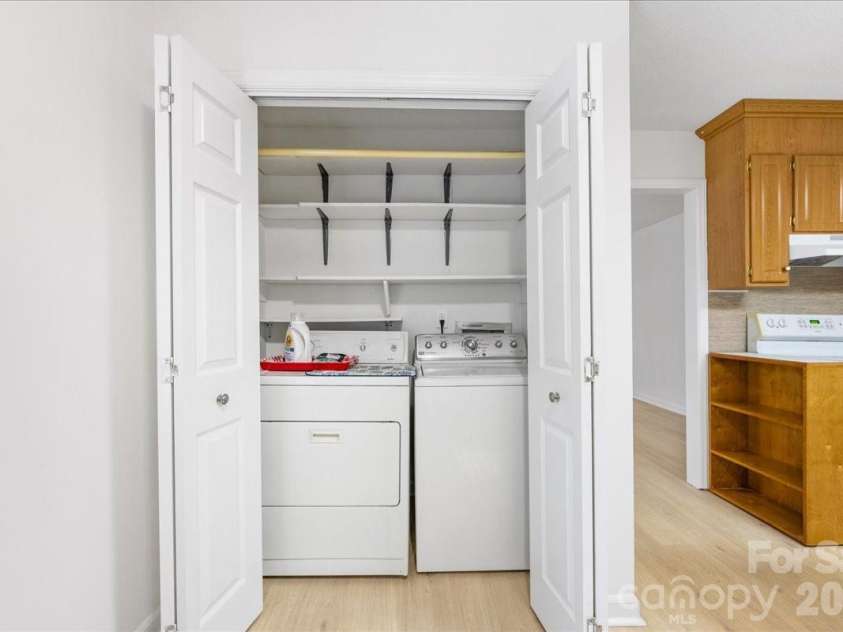 1840 Stoneyridge Drive, Charlotte, NC 28214.  MLS# CAR4381860, YatesRealty ID 21697. 
