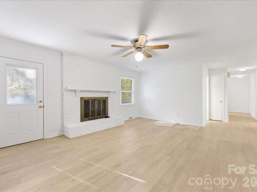 1840 Stoneyridge Drive, Charlotte, NC 28214.  MLS# CAR4381860, YatesRealty ID 21697. 