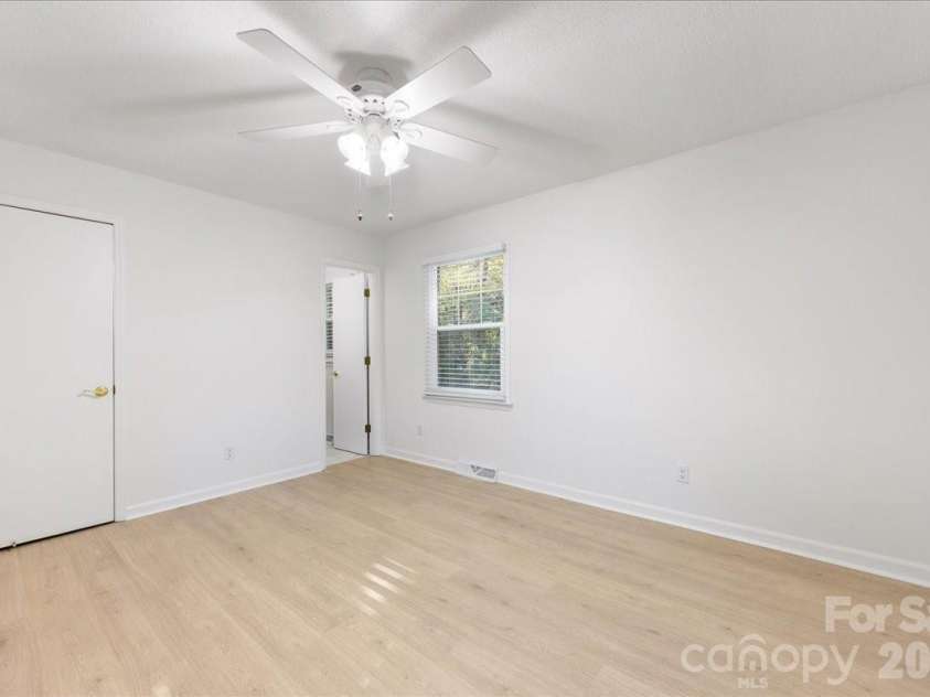 1840 Stoneyridge Drive, Charlotte, NC 28214.  MLS# CAR4381860, YatesRealty ID 21697. 