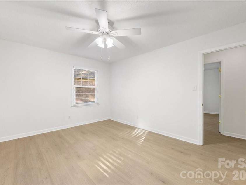 1840 Stoneyridge Drive, Charlotte, NC 28214.  MLS# CAR4381860, YatesRealty ID 21697. 