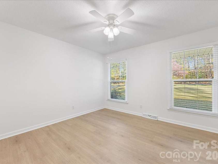 1840 Stoneyridge Drive, Charlotte, NC 28214.  MLS# CAR4381860, YatesRealty ID 21697. 