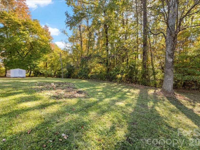 1840 Stoneyridge Drive, Charlotte, NC 28214.  MLS# CAR4381860, YatesRealty ID 21697. 