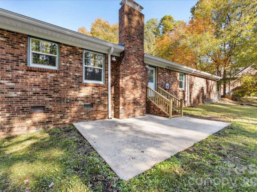 1840 Stoneyridge Drive, Charlotte, NC 28214.  MLS# CAR4381860, YatesRealty ID 21697. 