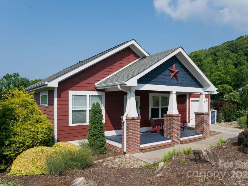 26 Byrdcliffe Lane, Asheville, NC 28805.  MLS# CAR4268694, YatesRealty ID 21698. 