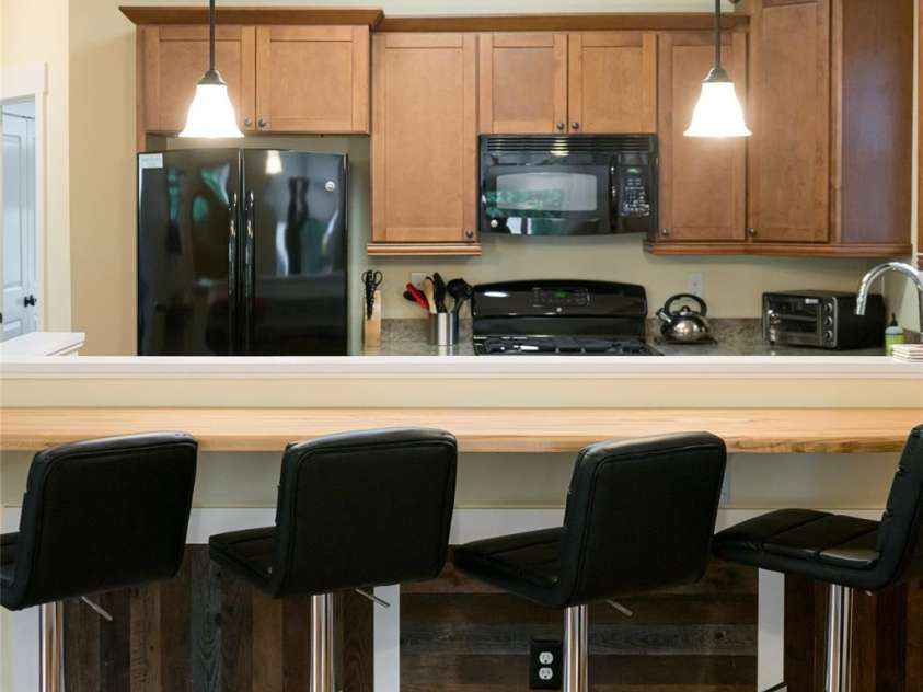 26 Byrdcliffe Lane, Asheville, NC 28805.  MLS# CAR4268694, YatesRealty ID 21698. Attention to detail