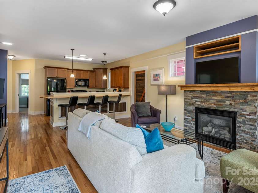26 Byrdcliffe Lane, Asheville, NC 28805.  MLS# CAR4268694, YatesRealty ID 21698. Open Floor Plan