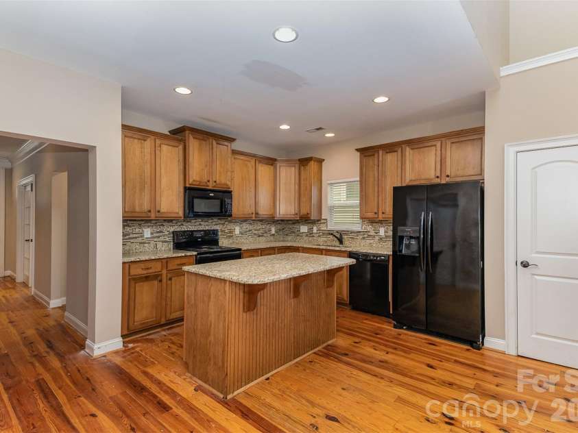 141 Aztec Circle, Mooresville, NC 28117.  MLS# CAR4340888, YatesRealty ID 2170. 