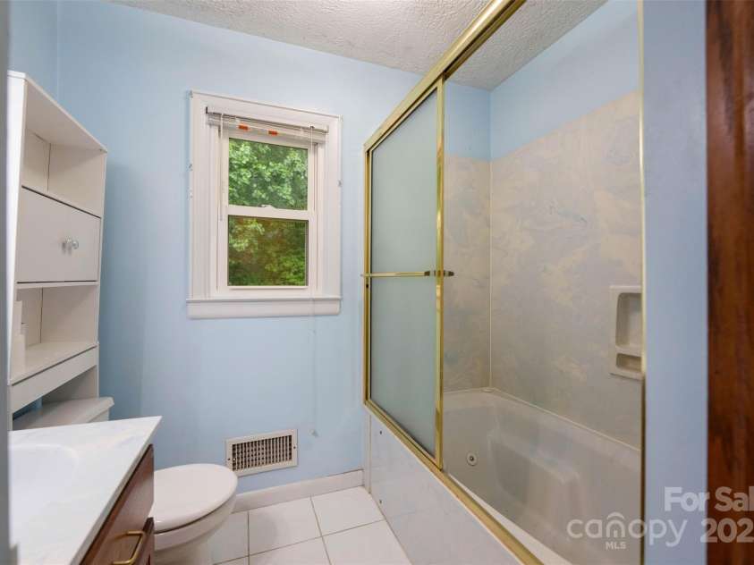 46 Donna Dale Avenue, Concord, NC 28025.  MLS# CAR4268171, YatesRealty ID 21700. Full bath