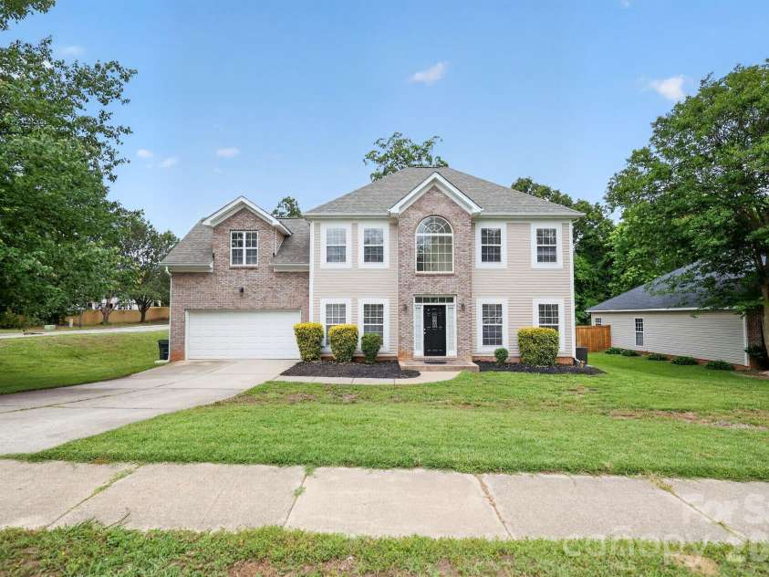 1601 Sumpter Lane, Monroe, NC 28110.  MLS# CAR4381627, YatesRealty ID 21701. 