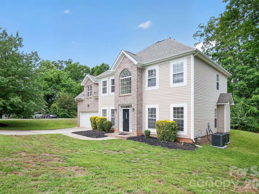 1601 Sumpter Lane, Monroe, NC 28110.  MLS# CAR4381627, YatesRealty ID 21701. 