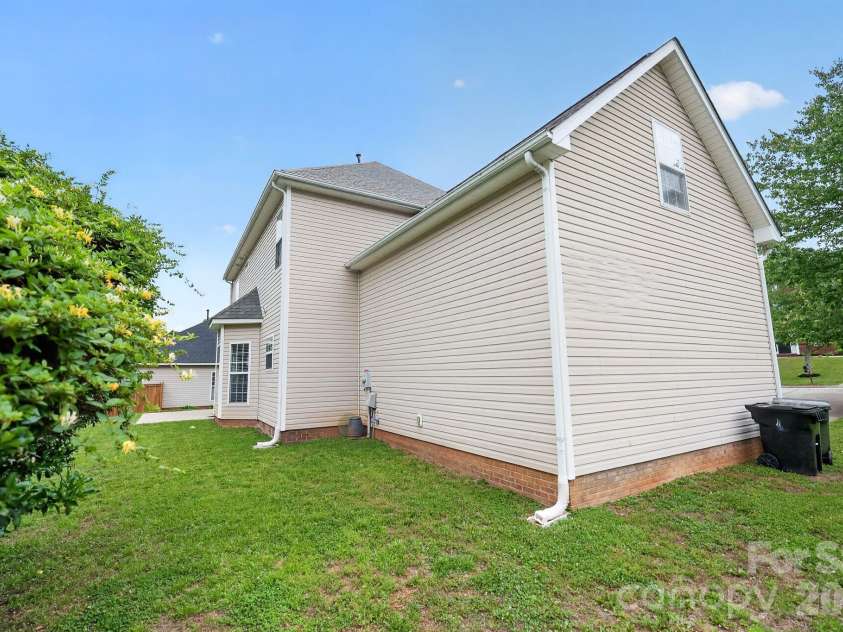 1601 Sumpter Lane, Monroe, NC 28110.  MLS# CAR4381627, YatesRealty ID 21701. 