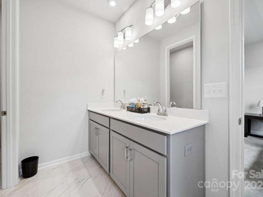 3115 Hutton Gardens Lane, Charlotte, NC 28269.  MLS# CAR4269173, YatesRealty ID 21702. 