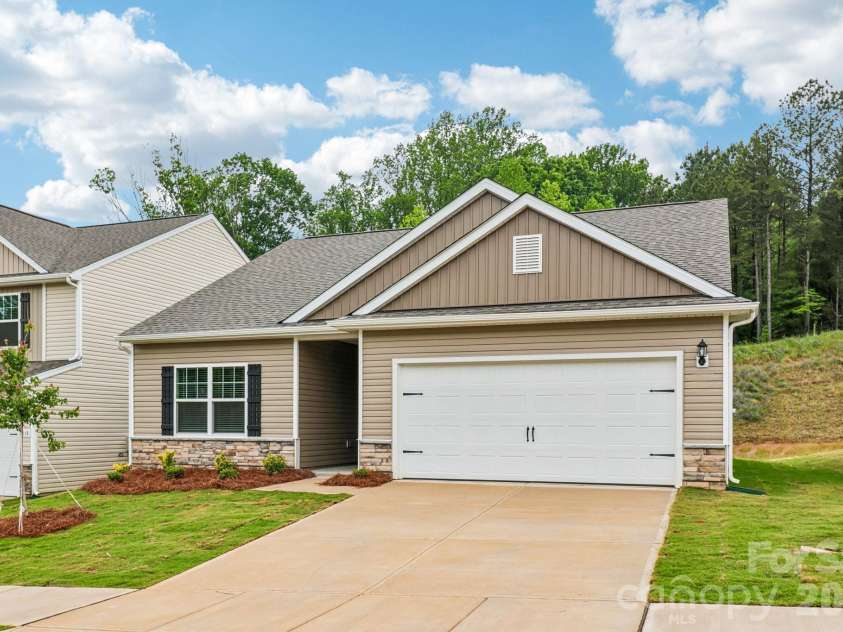 704 Willow Estates Drive, Shelby, NC 28150.  MLS# CAR4381889, YatesRealty ID 21702. 