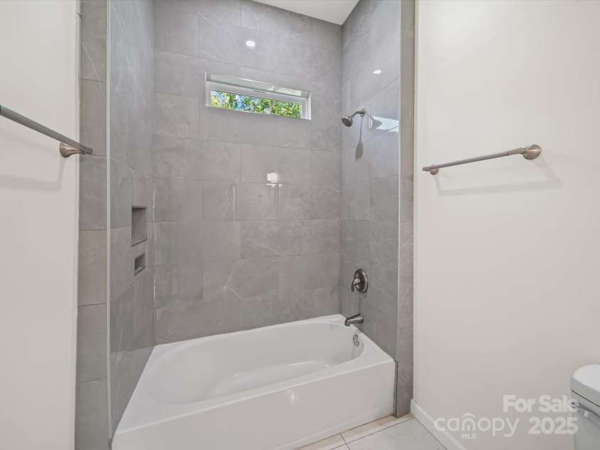 711 1st Rainbow Street, Lexington, NC 27295.  MLS# CAR4271709, YatesRealty ID 21705. 