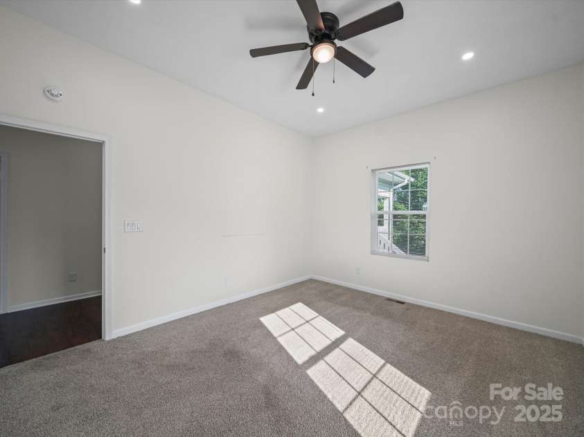 711 1st Rainbow Street, Lexington, NC 27295.  MLS# CAR4271709, YatesRealty ID 21705. 