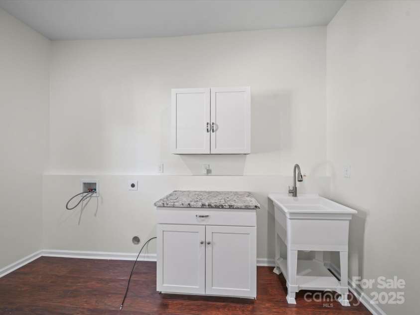 711 1st Rainbow Street, Lexington, NC 27295.  MLS# CAR4271709, YatesRealty ID 21705. 
