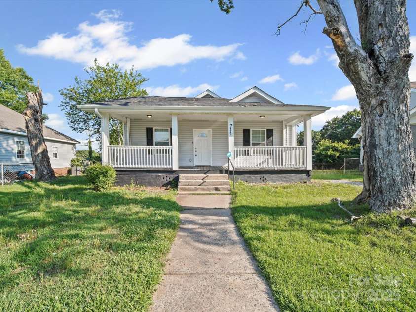 711 1st Rainbow Street, Lexington, NC 27295.  MLS# CAR4271709, YatesRealty ID 21705. 