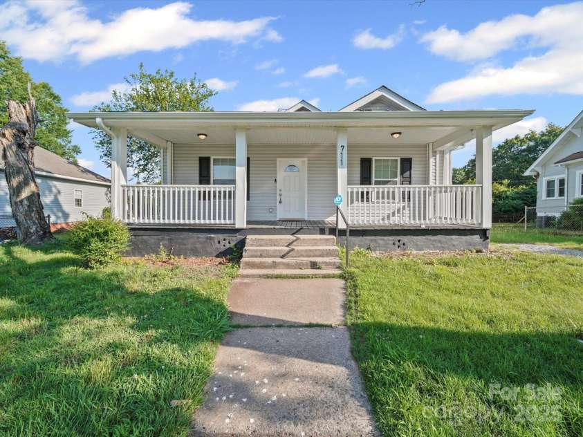 711 1st Rainbow Street, Lexington, NC 27295.  MLS# CAR4271709, YatesRealty ID 21705. 