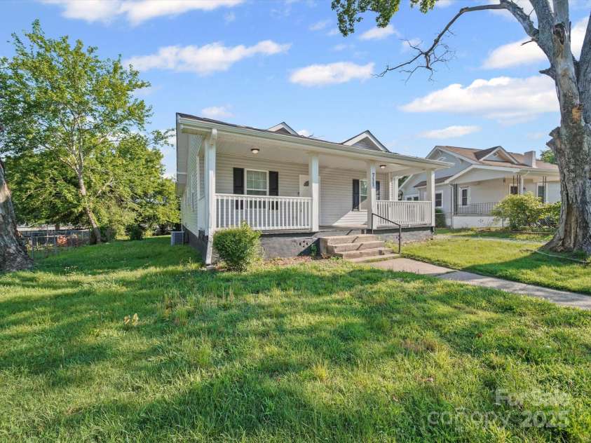 711 1st Rainbow Street, Lexington, NC 27295.  MLS# CAR4271709, YatesRealty ID 21705. 