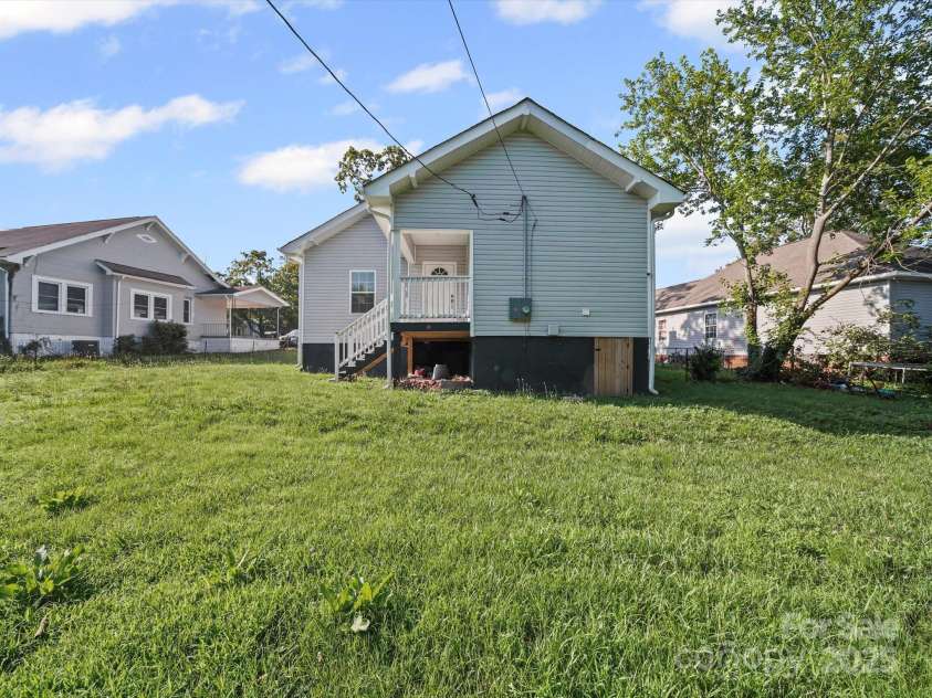 711 1st Rainbow Street, Lexington, NC 27295.  MLS# CAR4271709, YatesRealty ID 21705. 