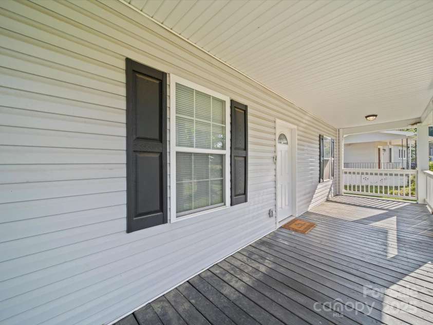 711 1st Rainbow Street, Lexington, NC 27295.  MLS# CAR4271709, YatesRealty ID 21705. 