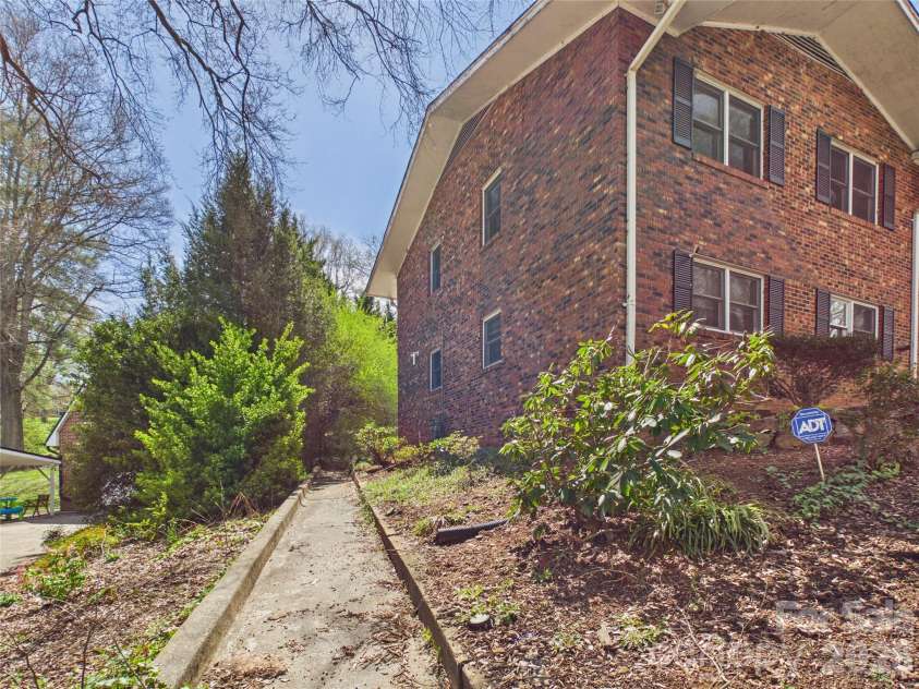 119 Creekside Drive, Morganton, NC 28655.  MLS# CAR4381100, YatesRealty ID 21707. 