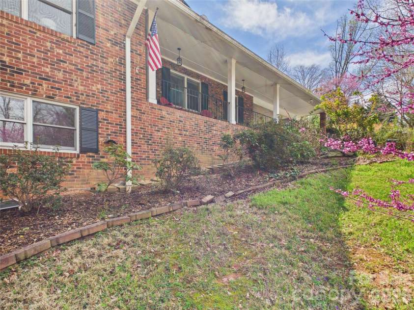 119 Creekside Drive, Morganton, NC 28655.  MLS# CAR4381100, YatesRealty ID 21707. 