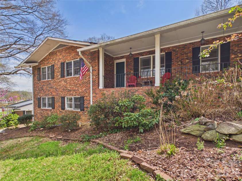 119 Creekside Drive, Morganton, NC 28655.  MLS# CAR4381100, YatesRealty ID 21707. 