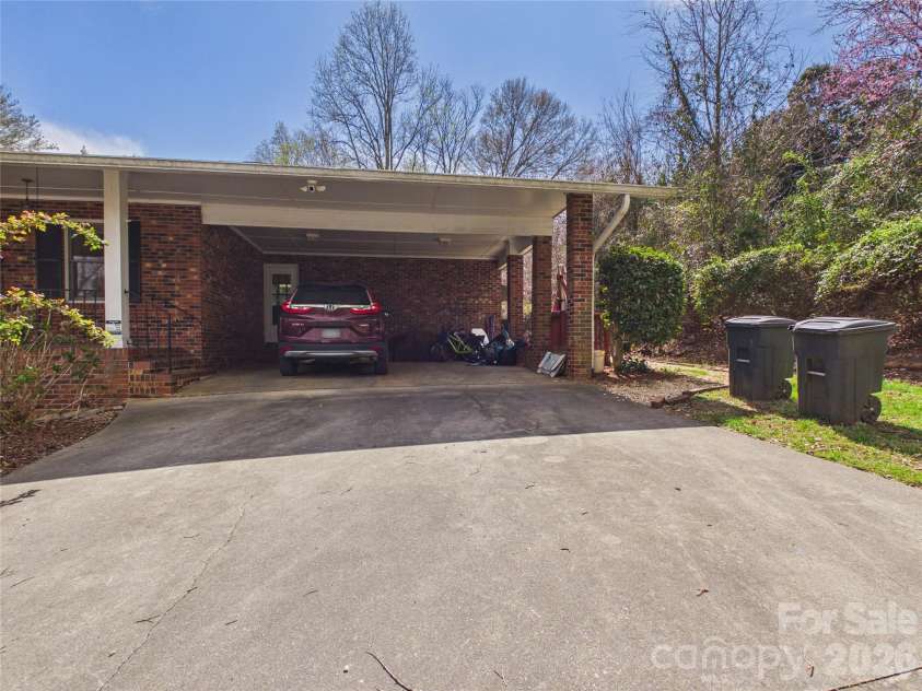 119 Creekside Drive, Morganton, NC 28655.  MLS# CAR4381100, YatesRealty ID 21707. 