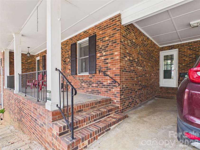 119 Creekside Drive, Morganton, NC 28655.  MLS# CAR4381100, YatesRealty ID 21707. 