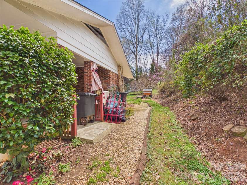119 Creekside Drive, Morganton, NC 28655.  MLS# CAR4381100, YatesRealty ID 21707. 