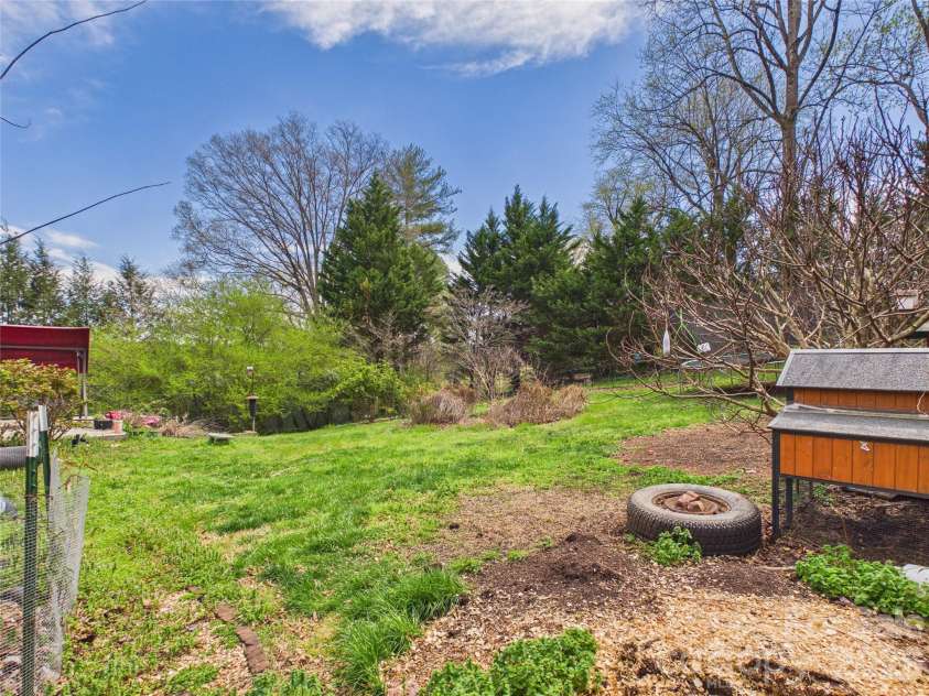 119 Creekside Drive, Morganton, NC 28655.  MLS# CAR4381100, YatesRealty ID 21707. 