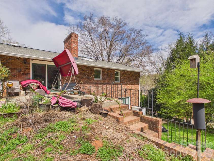 119 Creekside Drive, Morganton, NC 28655.  MLS# CAR4381100, YatesRealty ID 21707. 