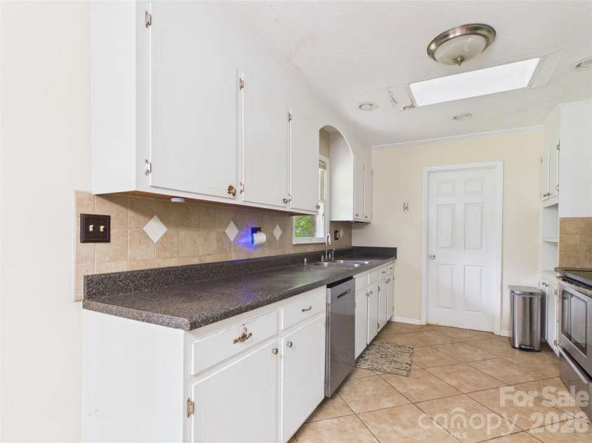 119 Creekside Drive, Morganton, NC 28655.  MLS# CAR4381100, YatesRealty ID 21707. 