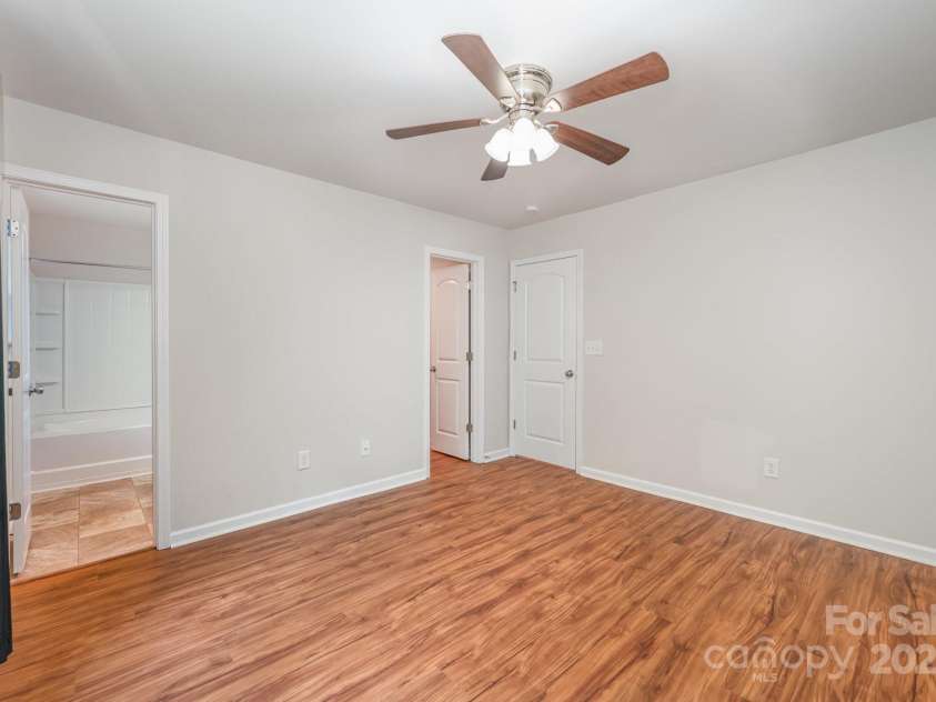 9203 Grand Valley Drive, Charlotte, NC 28213.  MLS# CAR4256853, YatesRealty ID 21707. 