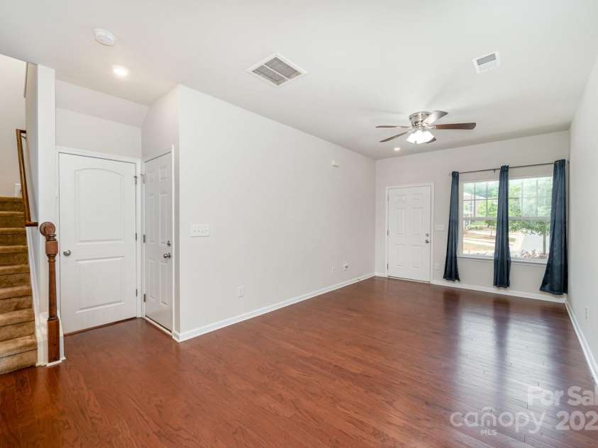 9203 Grand Valley Drive, Charlotte, NC 28213.  MLS# CAR4256853, YatesRealty ID 21707. Living Area