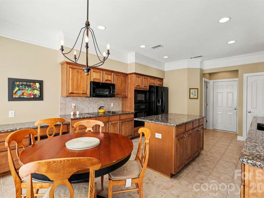 15111 Arleta Circle, Charlotte, NC 28277.  MLS# CAR4381823, YatesRealty ID 21708. 