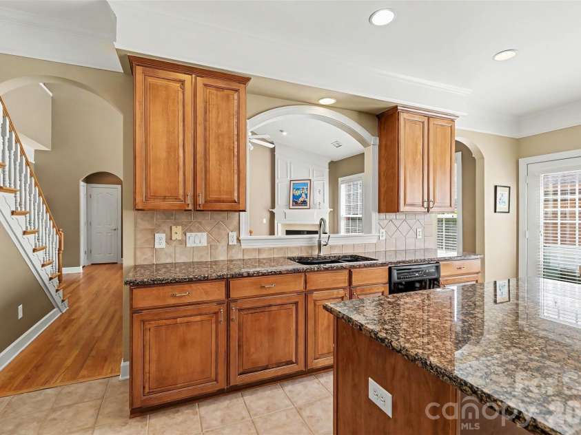 15111 Arleta Circle, Charlotte, NC 28277.  MLS# CAR4381823, YatesRealty ID 21708. 