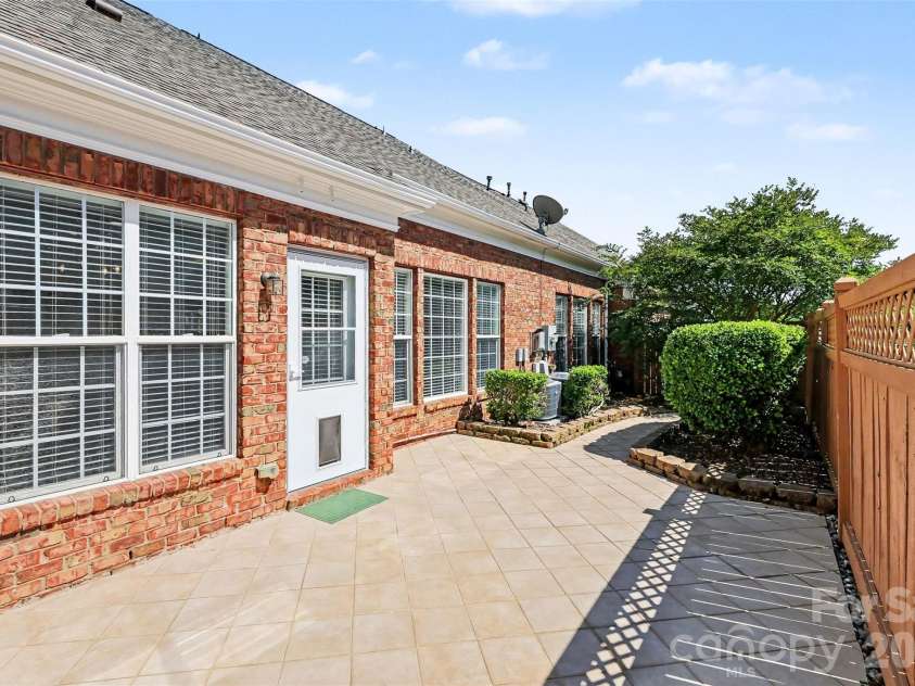 15111 Arleta Circle, Charlotte, NC 28277.  MLS# CAR4381823, YatesRealty ID 21708. 