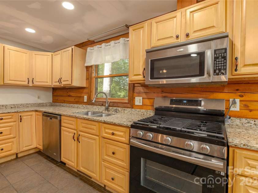 95 Idlewood Drive, Marion, NC 28752.  MLS# CAR4263726, YatesRealty ID 21708. 