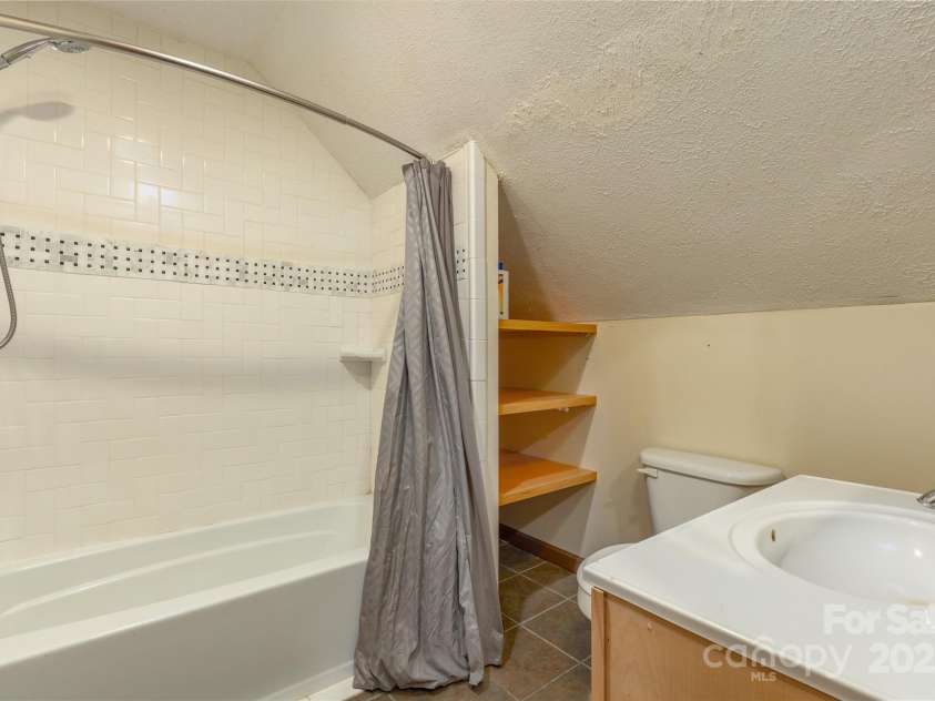 95 Idlewood Drive, Marion, NC 28752.  MLS# CAR4263726, YatesRealty ID 21708. 