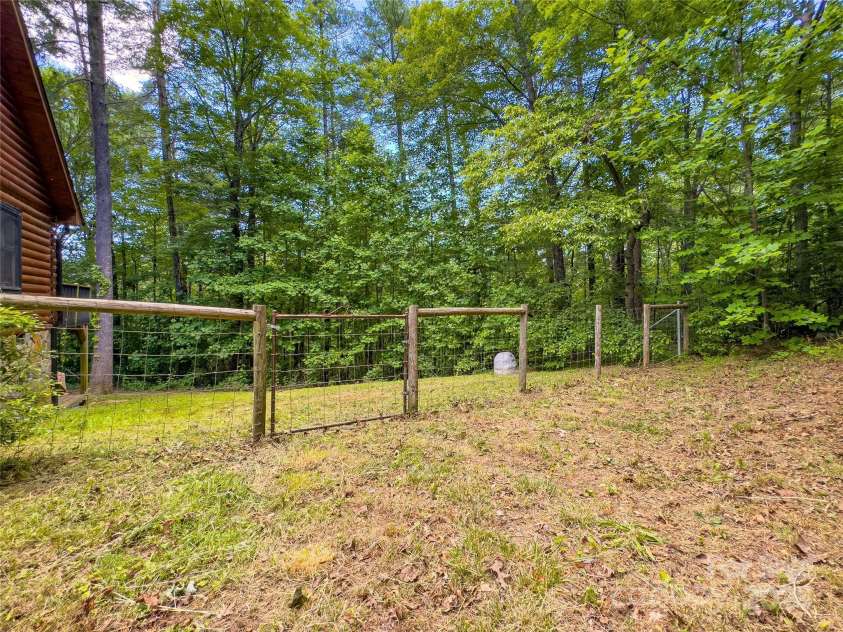 95 Idlewood Drive, Marion, NC 28752.  MLS# CAR4263726, YatesRealty ID 21708. 