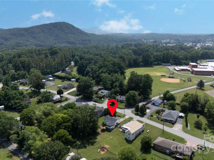 820 Baldwin Avenue, Marion, NC 28752.  MLS# CAR4270356, YatesRealty ID 21709. 