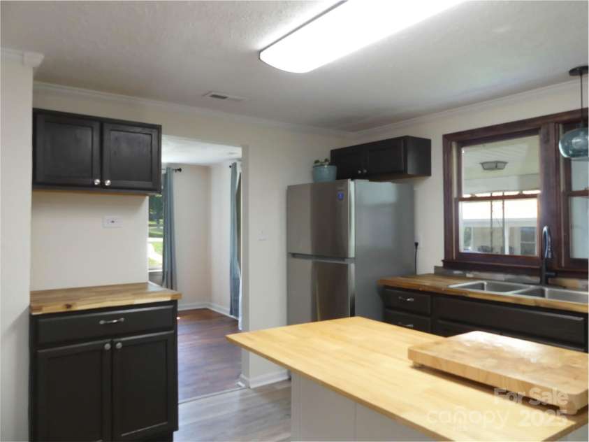 820 Baldwin Avenue, Marion, NC 28752.  MLS# CAR4270356, YatesRealty ID 21709. 