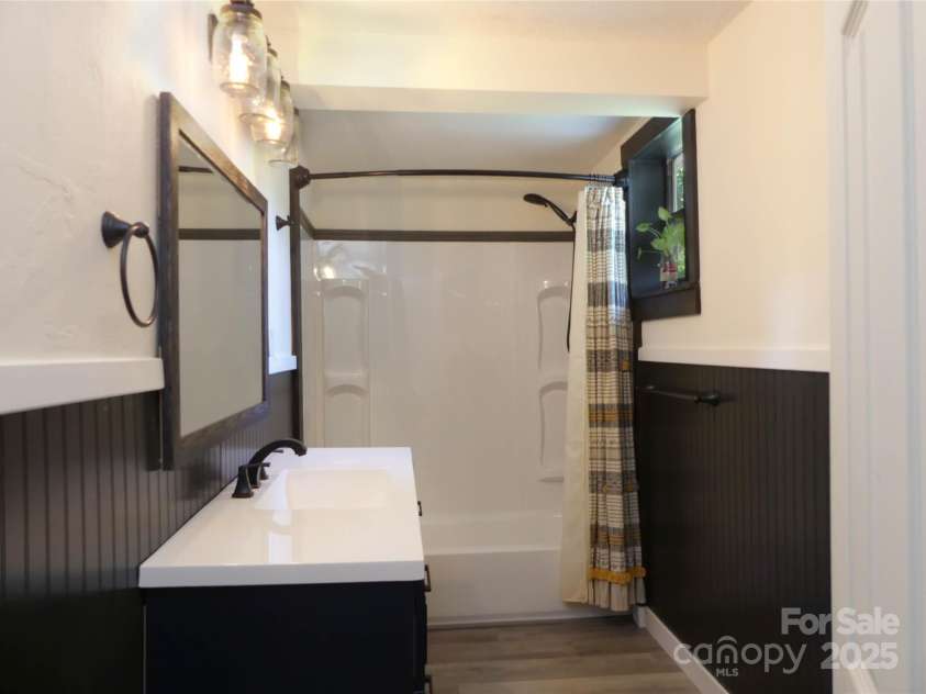 820 Baldwin Avenue, Marion, NC 28752.  MLS# CAR4270356, YatesRealty ID 21709. 